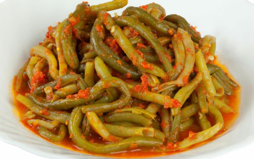 אפונה/שעועית ירוקה ברוטב