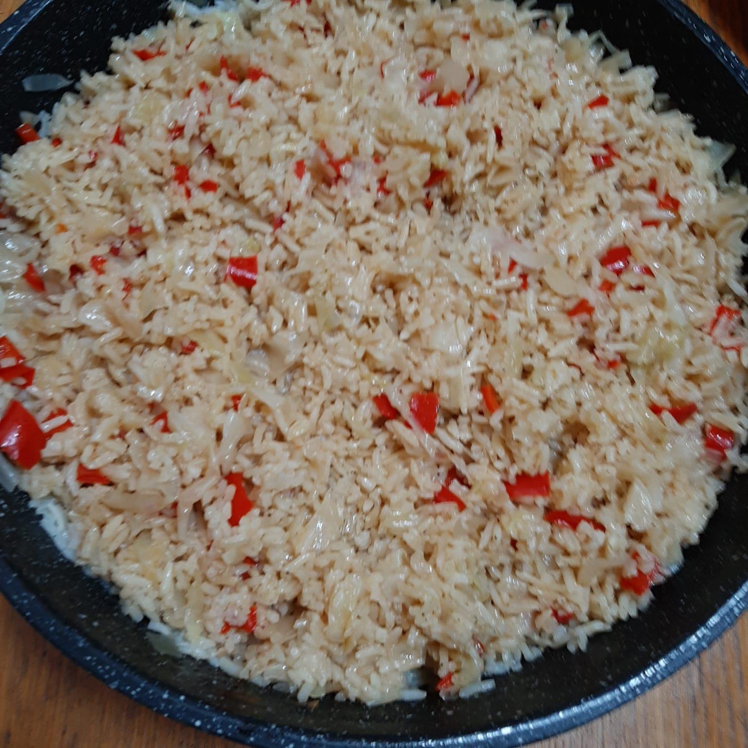 אורז עם כרוב ופלפל אדום