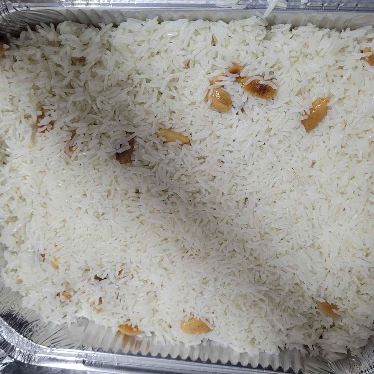 אורז לבן עם שקדים קלויים